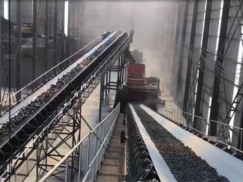 大型砂石料破碎制砂現(xiàn)場(chǎng) 大型砂石料破碎制砂現(xiàn)場(chǎng)